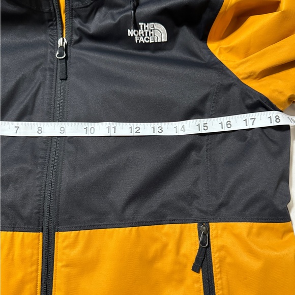 Arrowwood mustard yellow and black north face triclimate women’s jack. 3 in one - Picture 13 of 15